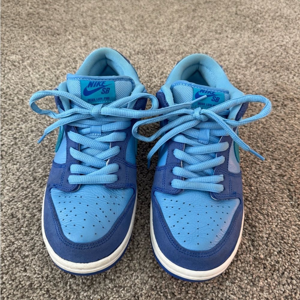 Nike Men's Blue Two-Tone Sneakers